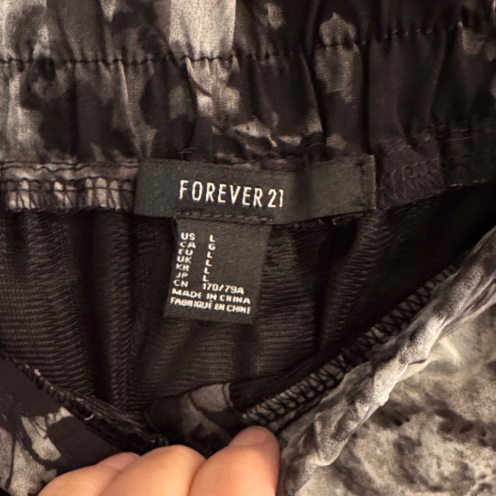 Forever‎ 21 L Black and White Women's Skirt - Picture 3 of 3
